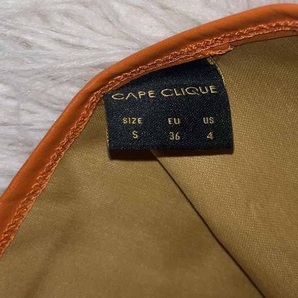 Cape Clique Corset - Picture 3 of 9